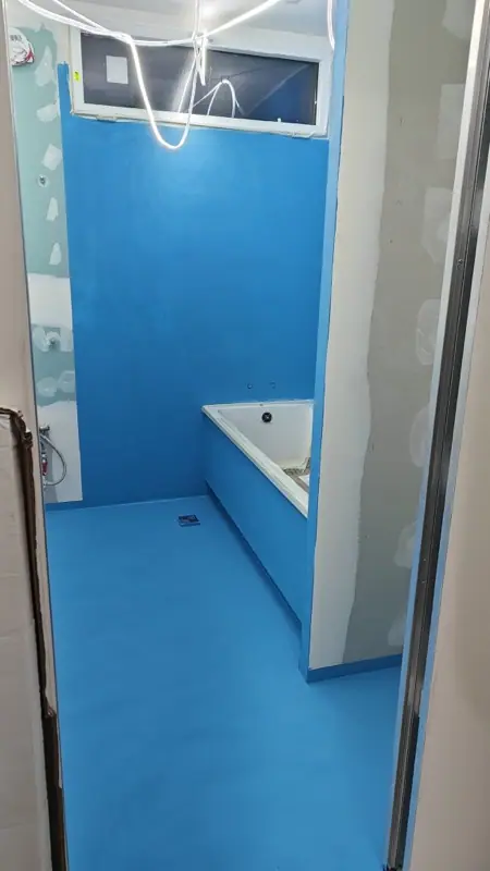 Étanchéité de la salle de bains avant le carrelage