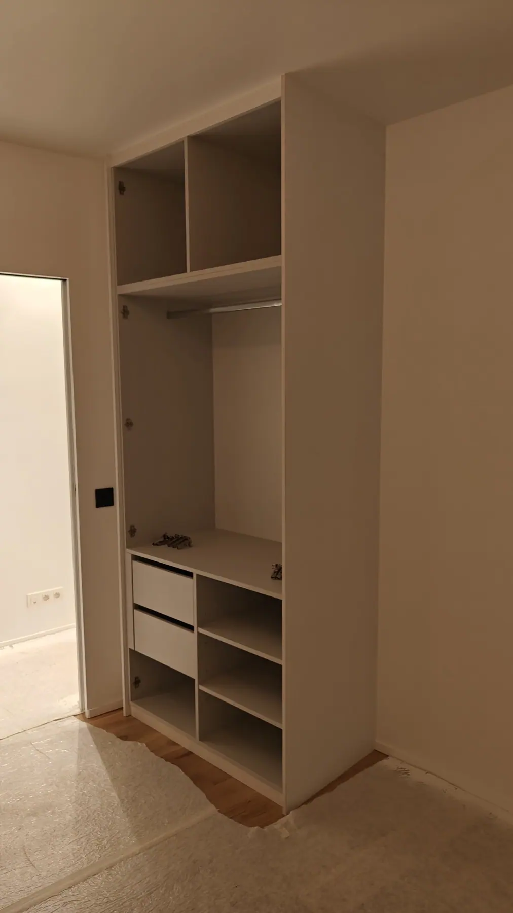 Dressing sur mesure avec étagères et tiroirs